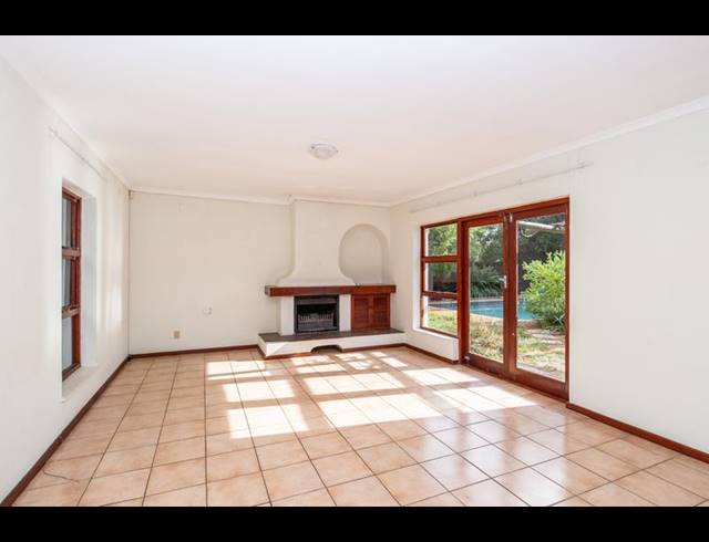 4 BEDROOM PROPERTY TO RENT IN CONSTANTIA